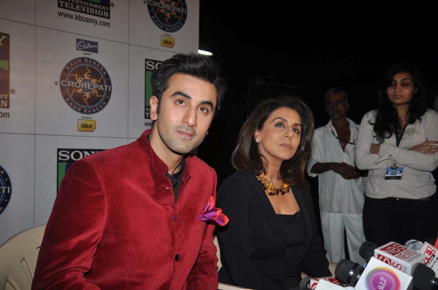 Ranbir Kapoor With Mother Neetu Kapoor On The Sets Of KBC 7 Promoting ...