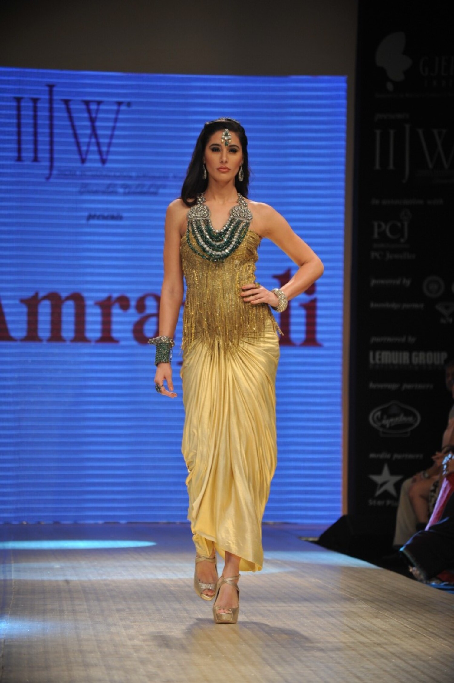 Villa modern floor plans, Hairstyles bun indian tutorial Wear You Would a Yellow Blazer?