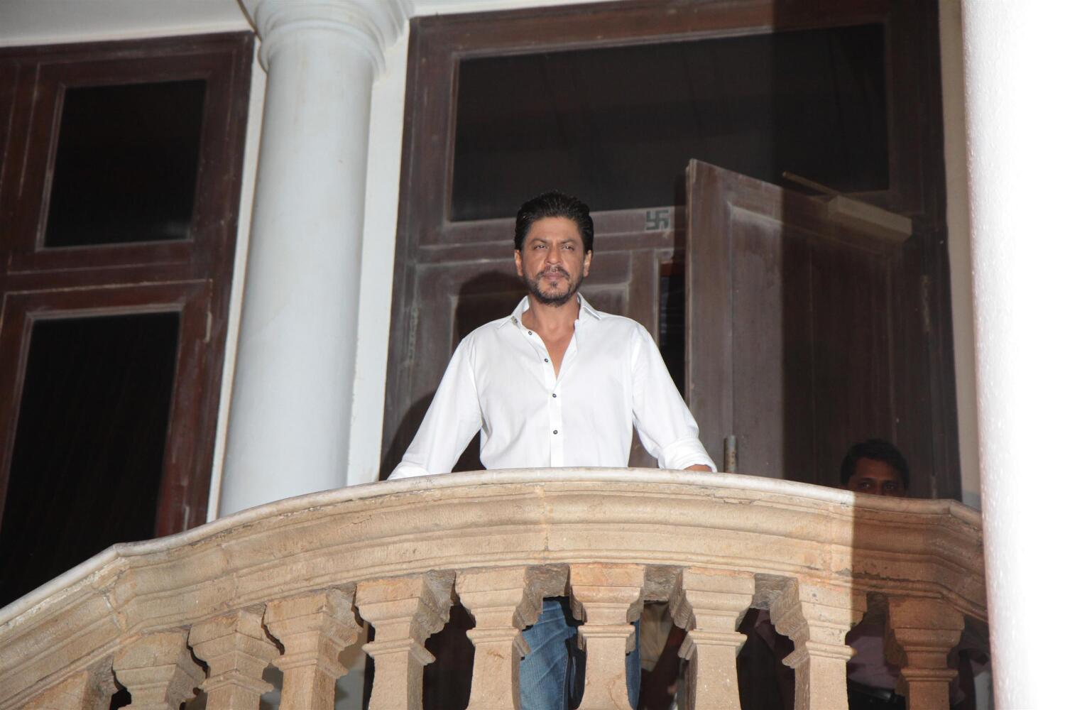 Shah Rukh Khan At His 48th Birthday Celebrations With The Media At His ...