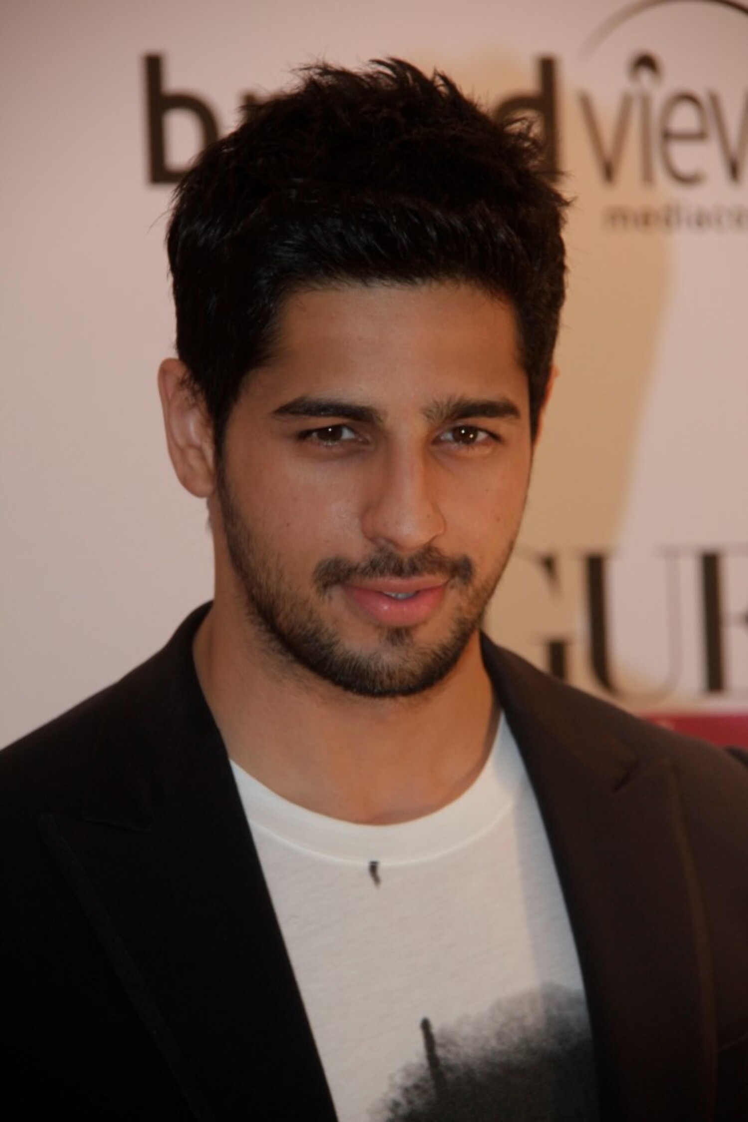 Sidharth Malhotra At The Vogue Beauty Awards 2014 In Mumbai 2 : Rediff 