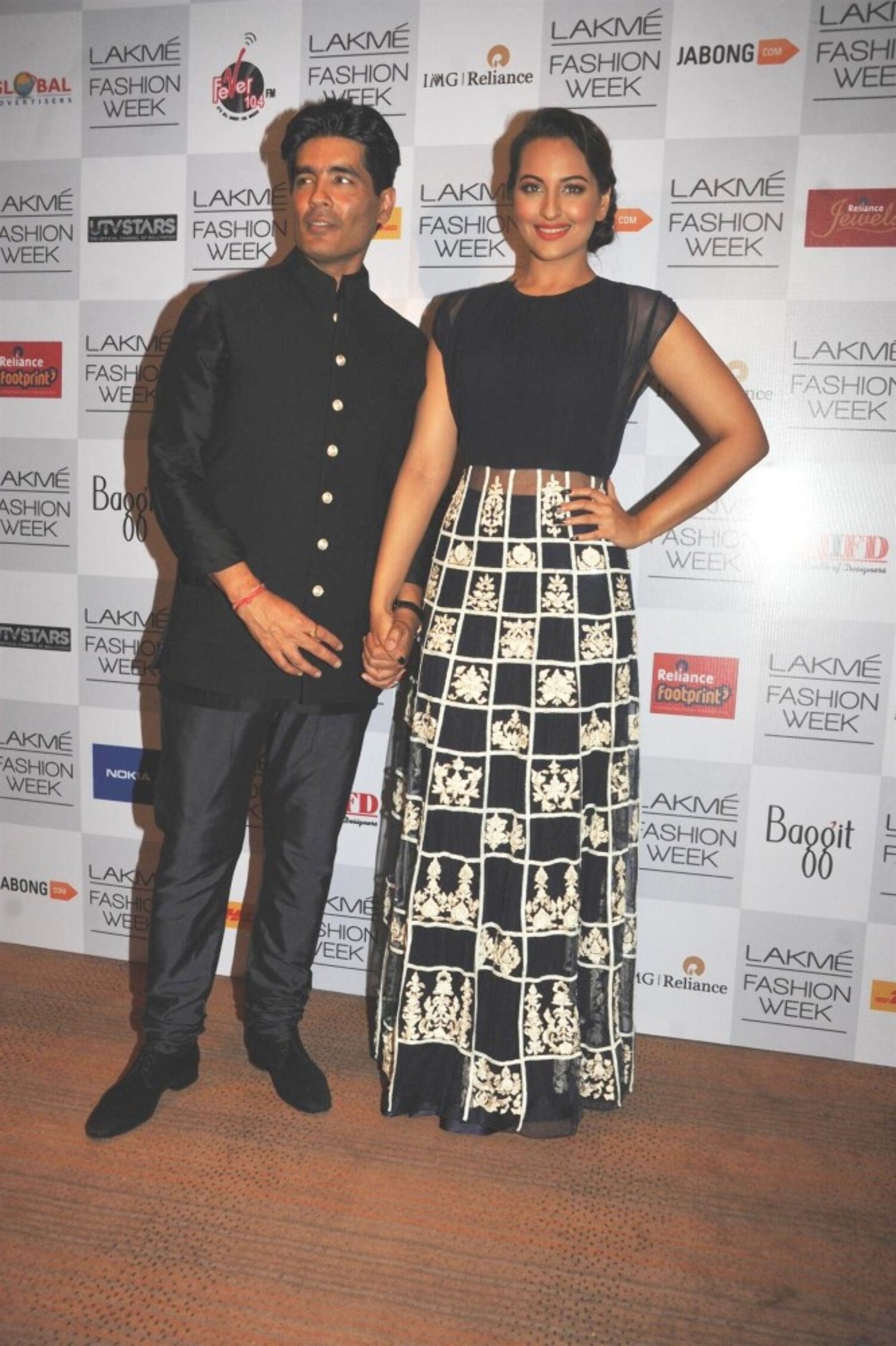 Sonakshi Sinha With Designer Manish Malhotra As Showstopper For His Show At Lfw Summer Resort 