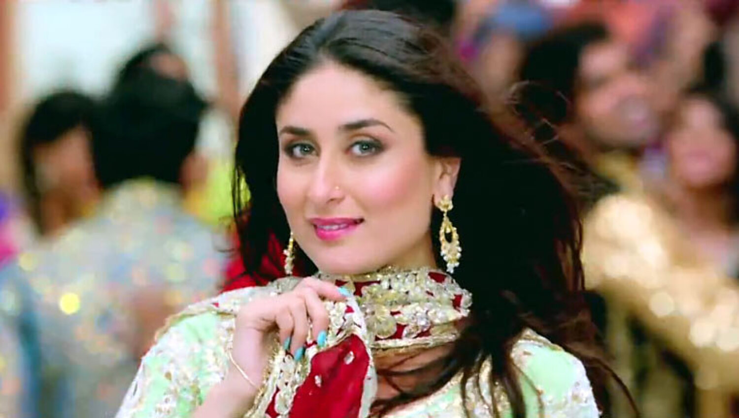 Kareena Kapoor Bajrangi Bhaijaan Movie Song Photo : kareena kapoor