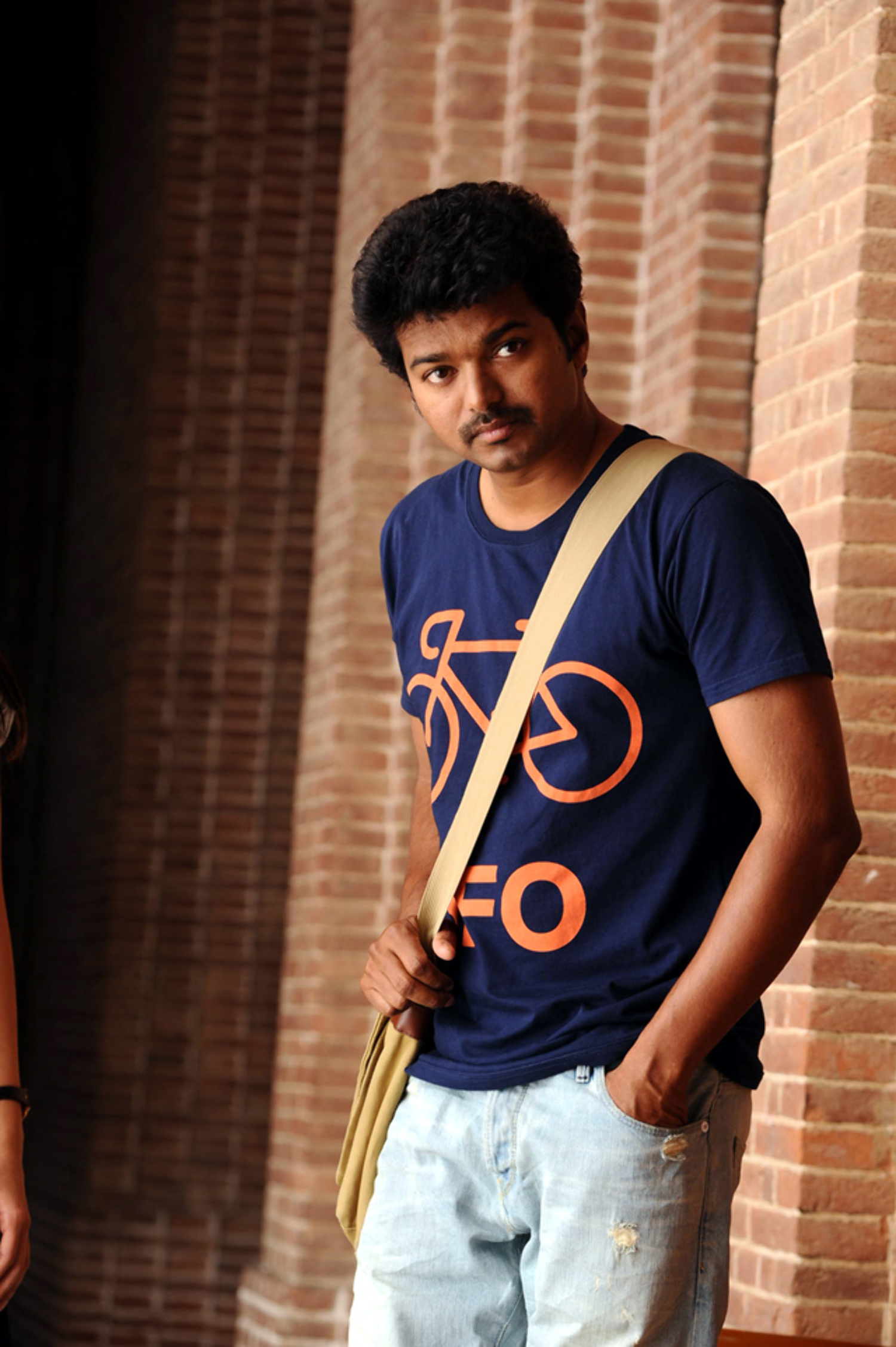 Vijay in Snehitudu Tamil Movie Photos : nanban on Rediff Pages