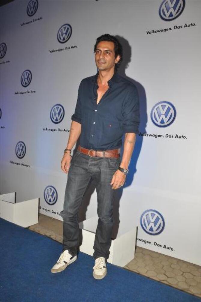 bollywood celebs at planet volkswagen launch at blue frog-photo27