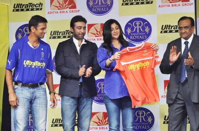 Rahul Dravid Shilpa Shetty Raj Kundra at the new T Shirt launch for