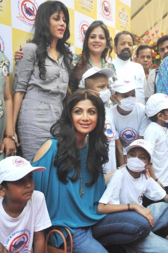 shilpa shetty spends time with special kids from carf-photo9