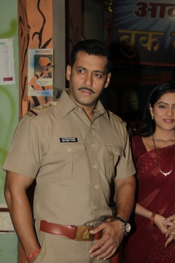 Salman Khan As Inspector Chulbul Pandey On The Sets Of TV Serial DIYA ...