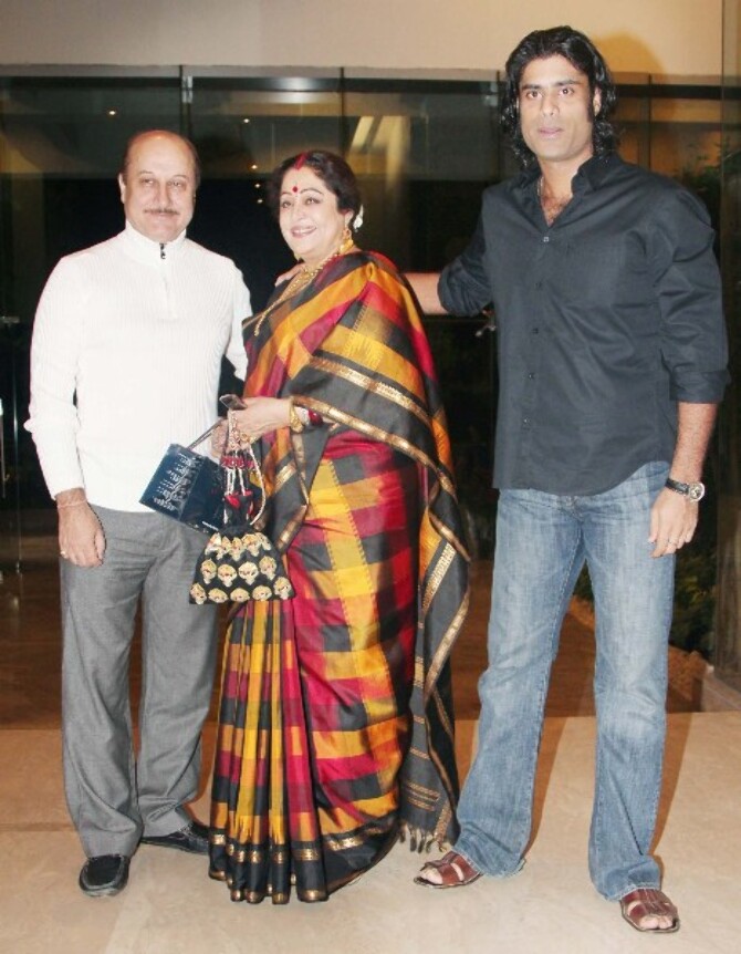 Anupam Kher Wife Kiron Kher Son Sikandar Kher At House Warming Party Of Farah Khan In Mumbai