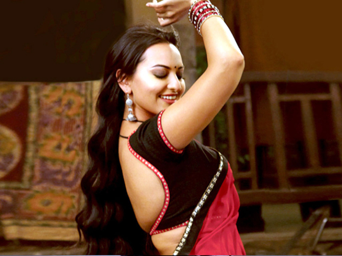 Sonakshi Sinha In Red Saree In Rowdy Rathore Movie Bollywood Photos On Rediff Pages