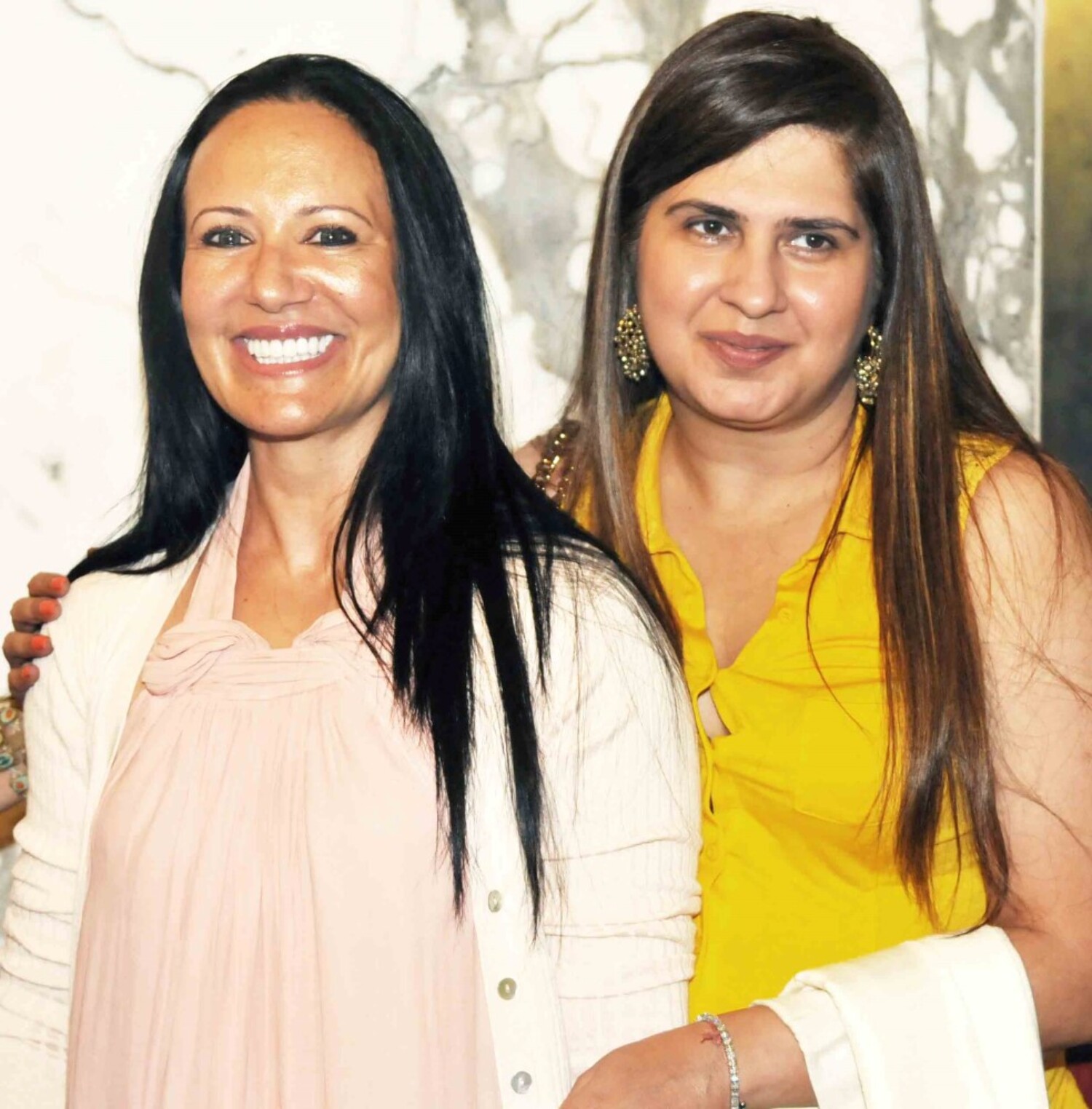 Ayesha Shroff with designer Anna Singh at film 2 STATES special ...