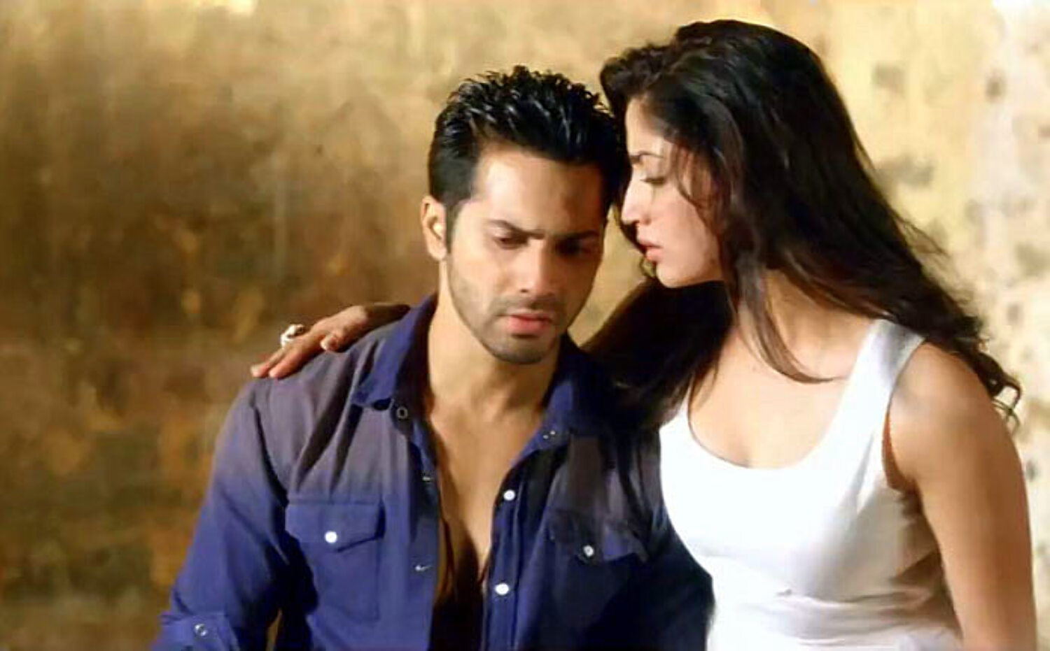 Yami Gautam Varun Dhawan Film BADLAPUR Song Image : yami gautam photos ...